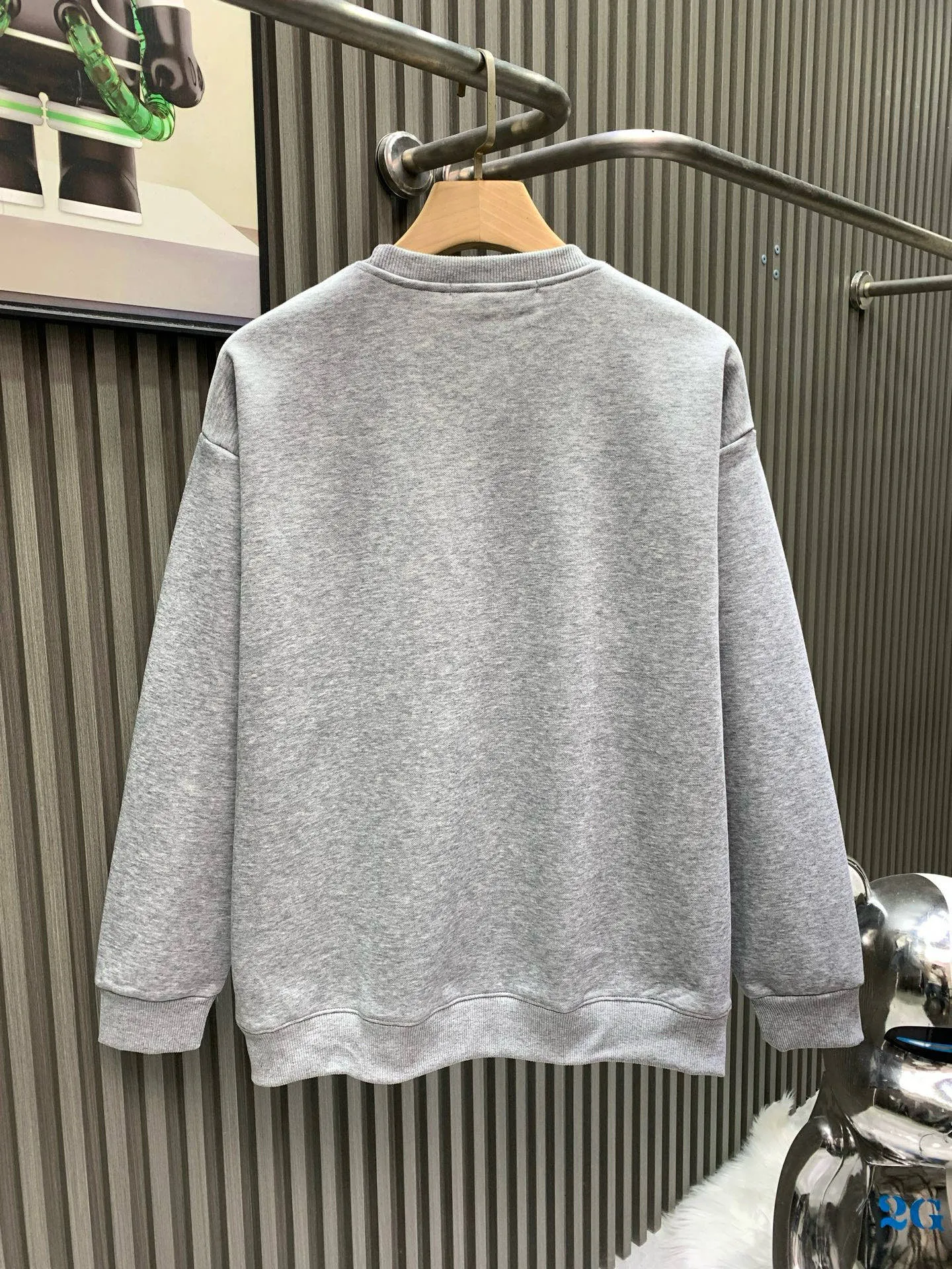 🅿️250 🀄️ Louis Vuitton Louis Vuitton 1*v25 new printed pullover round neck sweatshirt 400g pure cotton ➕ silver fox velvet Customized 400g same vat dyed fabric, very comfortable to touch, the latest brick cabinet synchronization for autumn and winter, trendy and wide, classic version for men and women, fashionable and individual, super versatile and good-looking, very suitable for both men and women, a must-have item for everyone
